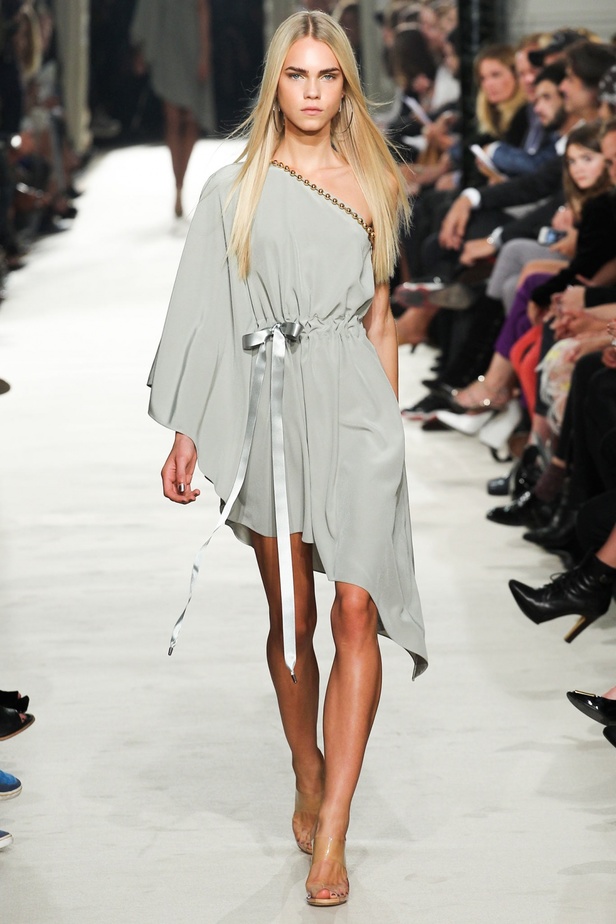 Alexis Mabille للمرأة القوية والحساسة في آن