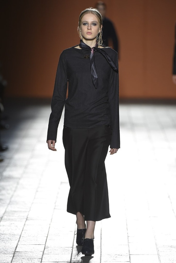 القصّات الذكورية والتقليدية تجمع تصاميمPaul Smith 