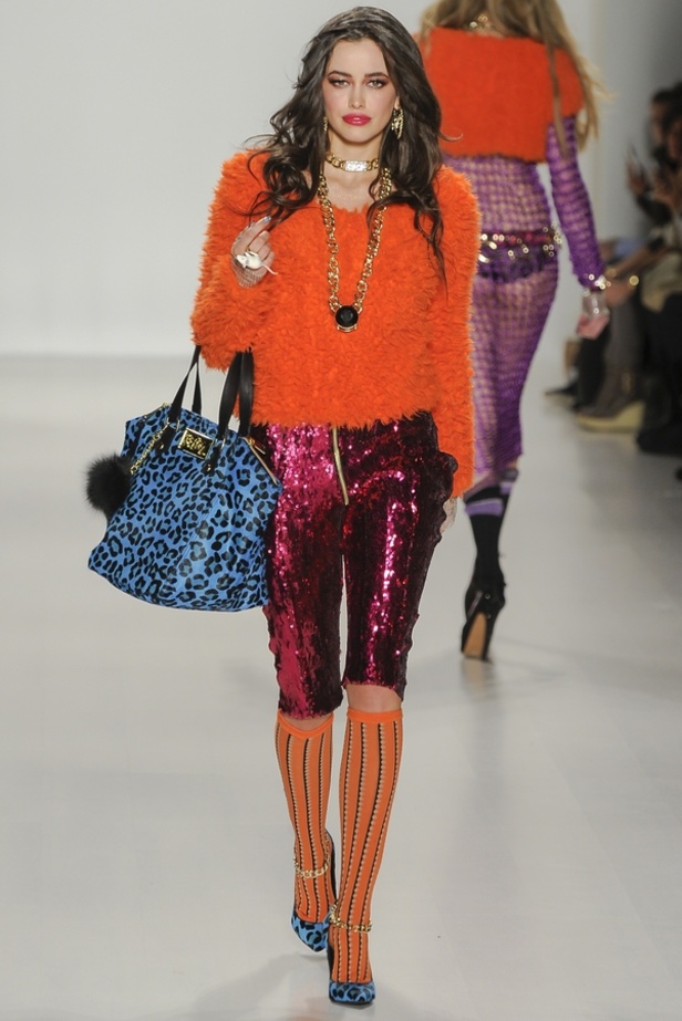 أجواء الثمانينيات في عرض Betsey Johnson