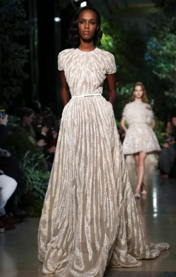 Elie Saab يمنح سندريلا سحر شهرزاد