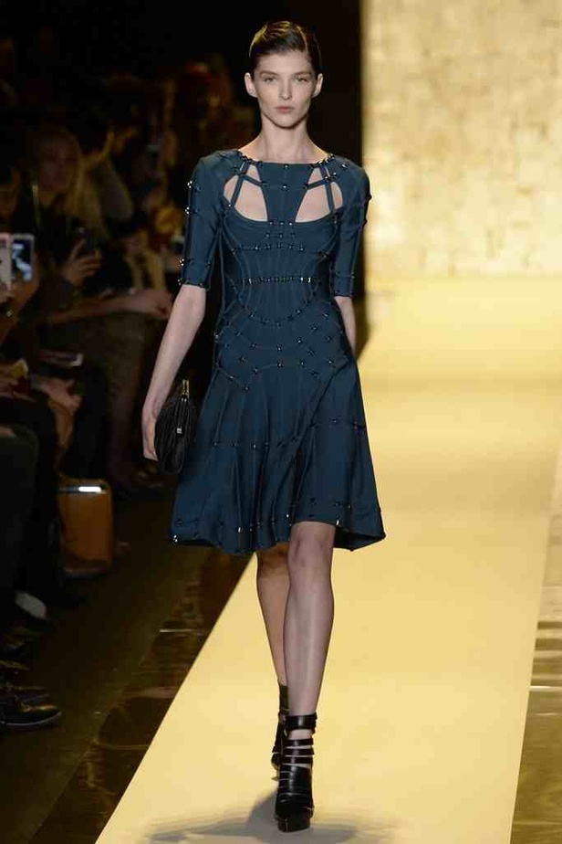 مغامرة مأمونة العواقب مع خريف Herve Leger 