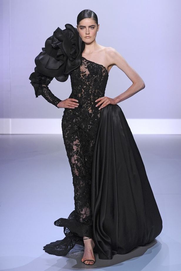 Ralph & Russo مجموعة حالمة تعيدنا الى العصر الذهبي