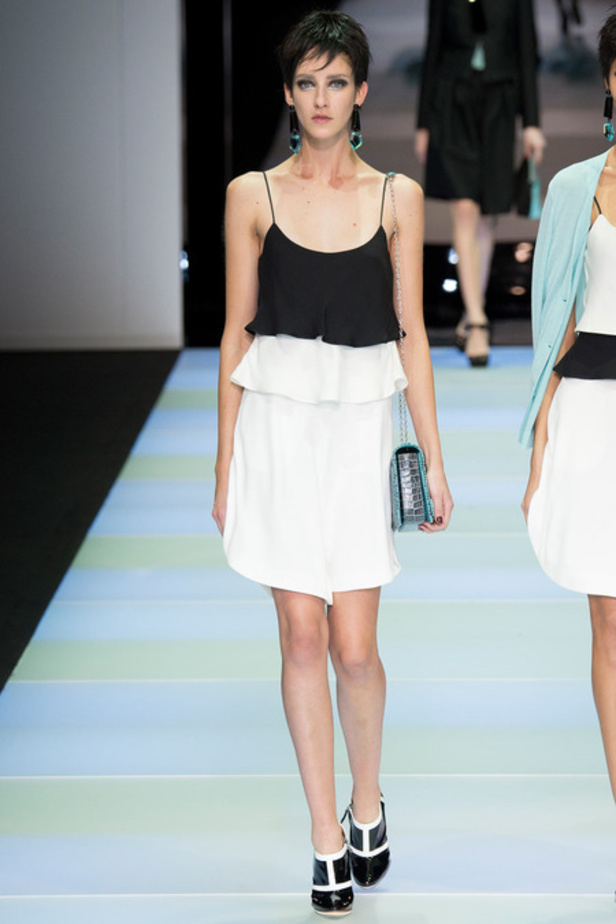 Emporio Armani يجمع تاريخ الموضة في عرض واحد