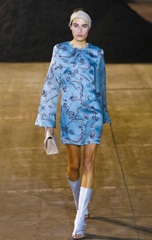 تصاميم تغرد بالحرية في مجموعة Phillip Lim