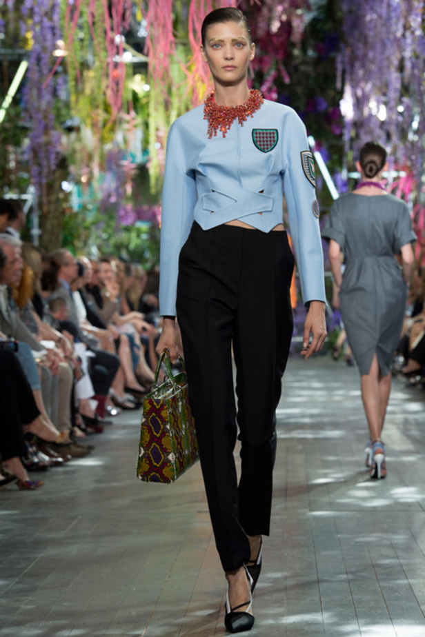 Christian Dior يبهر الحضور بعرض فريد من نوعه