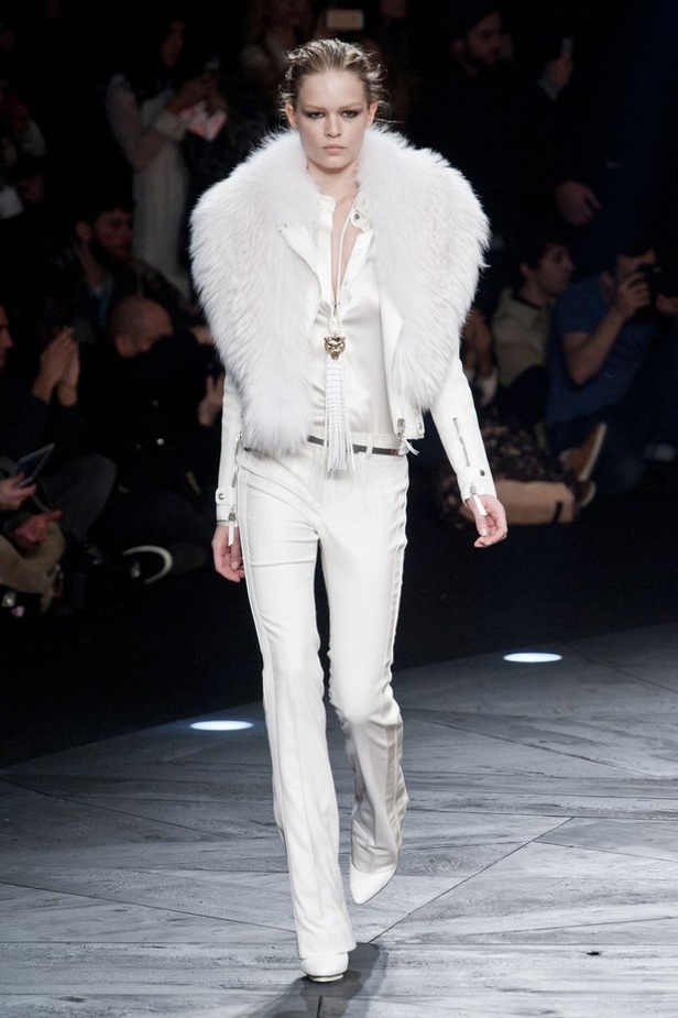 Roberto Cavalli... أناقة بسحر الغابات الاستوائية