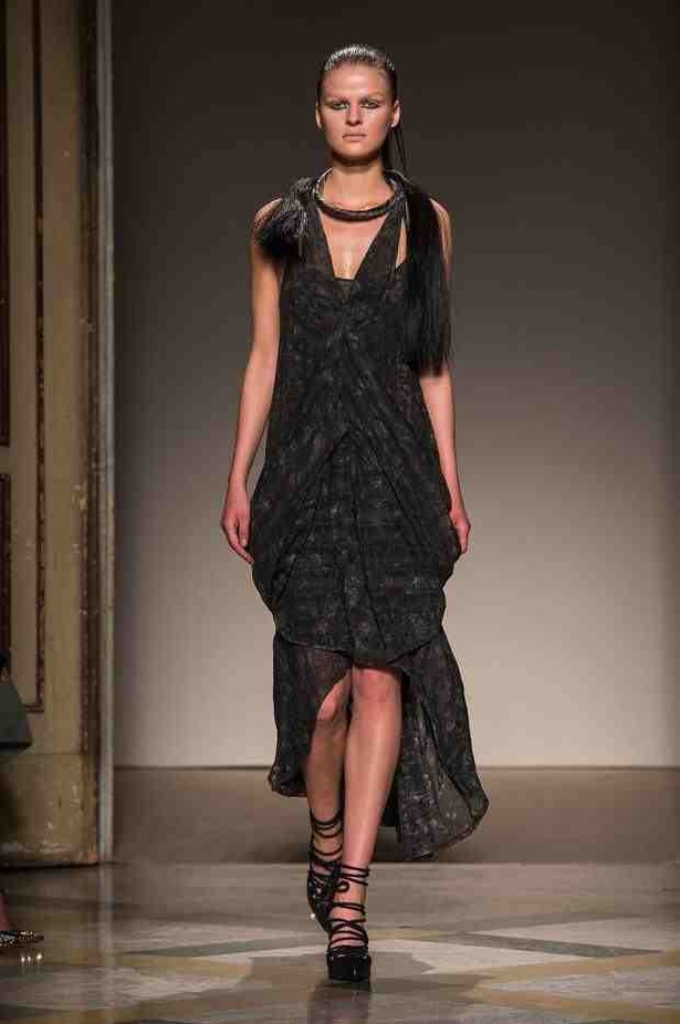 السفر تحت سحابة ربيع NICHOLAS K