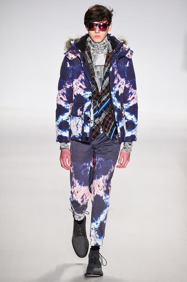 الكاروهات والأقمشة المطبّعة في عرض  Custo Barcelona