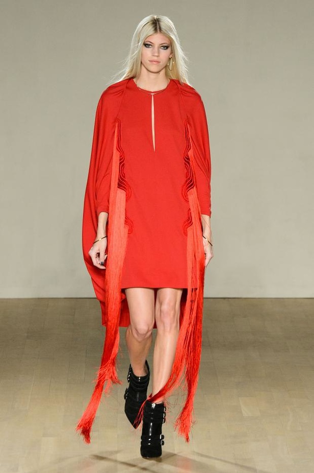 مجموعة Issa تتناغم بين الشراريب والأشكال الهندسية