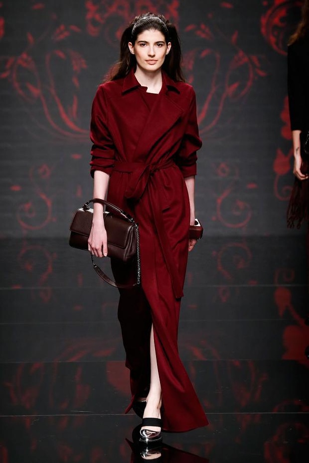 لمسات الفرو والشراريب تغمر عروض Aigner