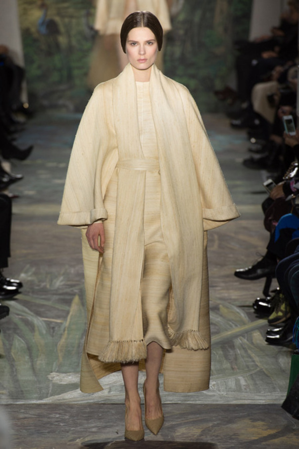  Valentino لمسات راقية وأناقة جاهزة