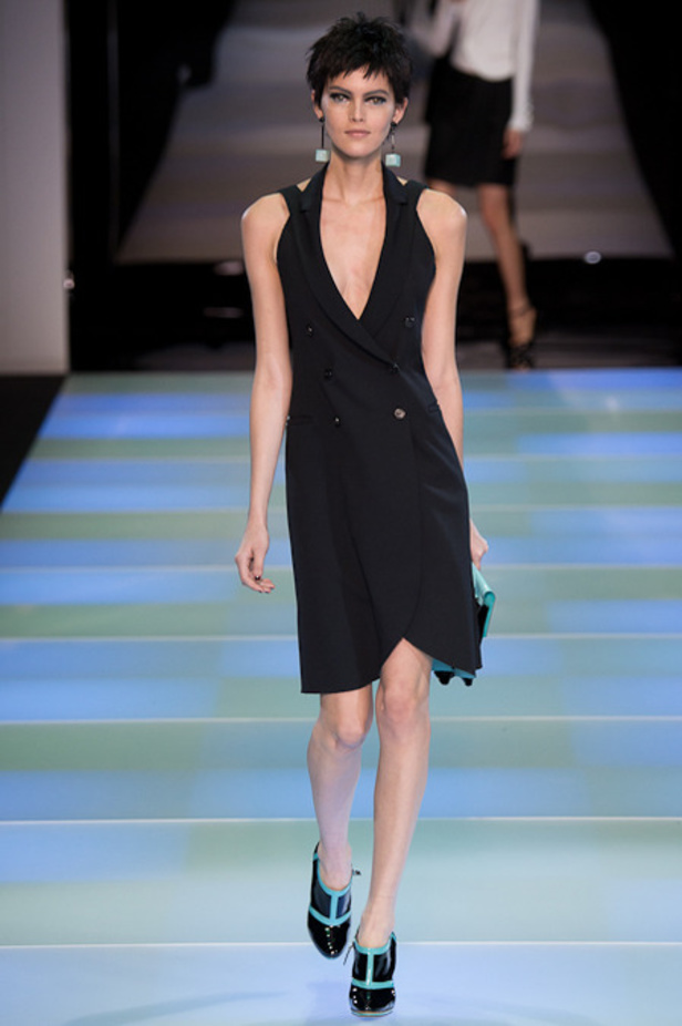 Emporio Armani يجمع تاريخ الموضة في عرض واحد