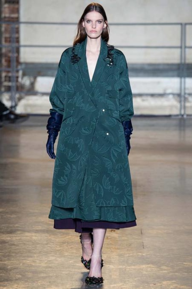 Rochas... أناقة مثيرة ينقصها الجمال