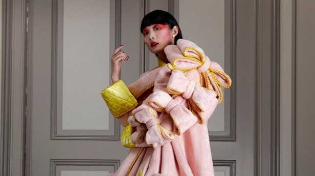 صور عرض أزياء Viktor & Rolf للكوتور مجموعة خريف وشتاء 2021