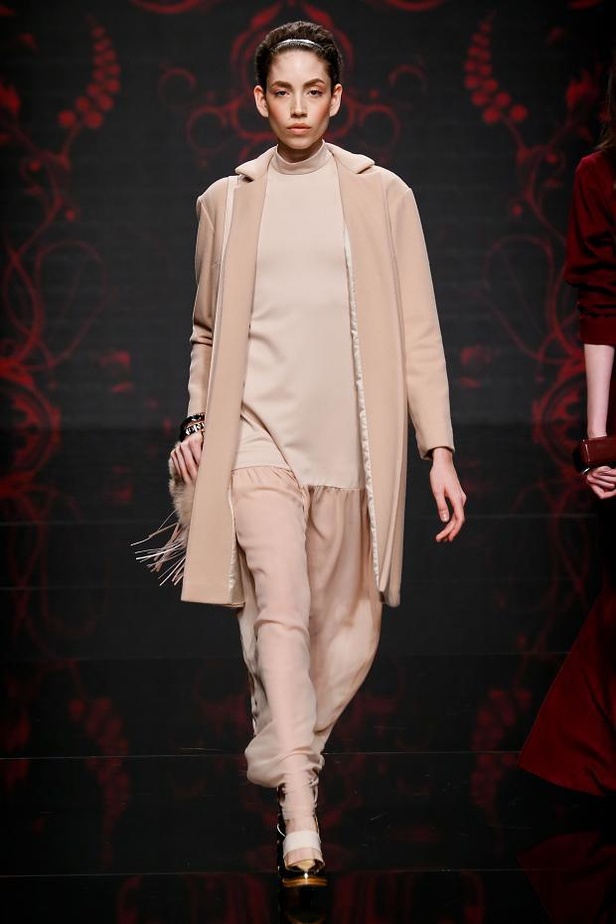 لمسات الفرو والشراريب تغمر عروض Aigner