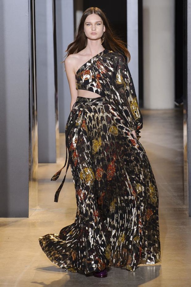 نقوش الأسماك الملوّنة في عرض  John Galliano