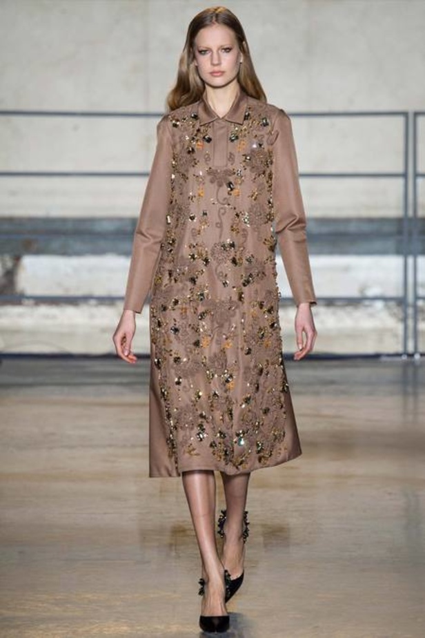 Rochas... أناقة مثيرة ينقصها الجمال