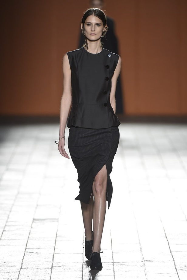 القصّات الذكورية والتقليدية تجمع تصاميمPaul Smith 