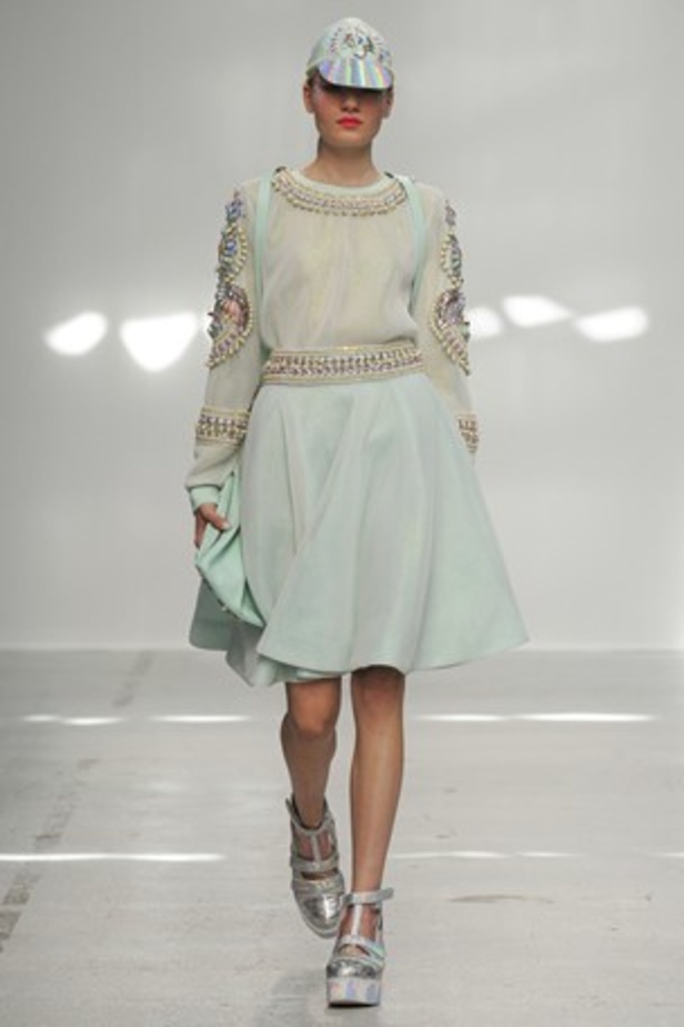 ورود ونقوش ملكية تحاكي مجموعة MANISH ARORA