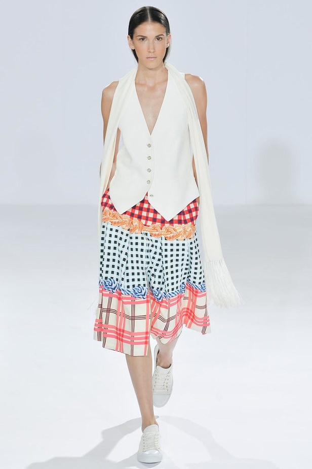 ربيع TEMPERLEY LONDON بألوان السما السبعة