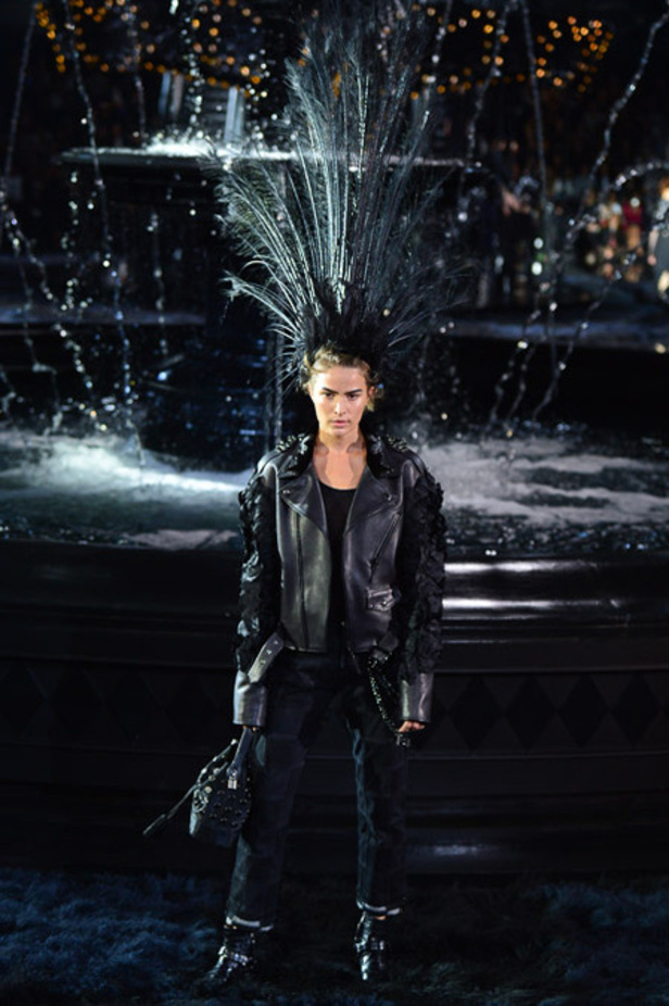 Louis Vuitton تودّع مارك جايكوبز في عرض استثنائي