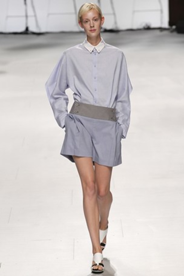 لمسات عصرية ومضلّعة في عرض  ISSEY MIYAKE