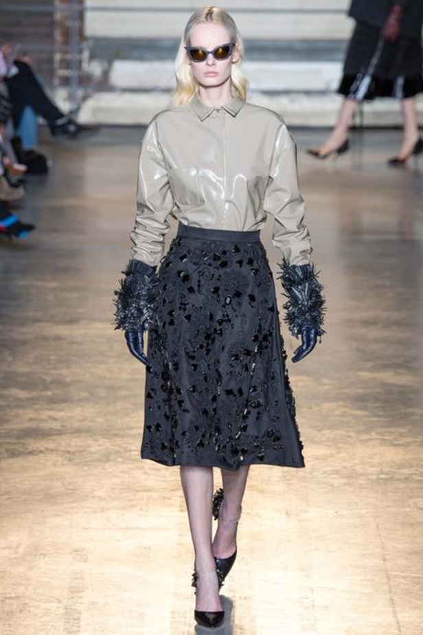 Rochas... أناقة مثيرة ينقصها الجمال