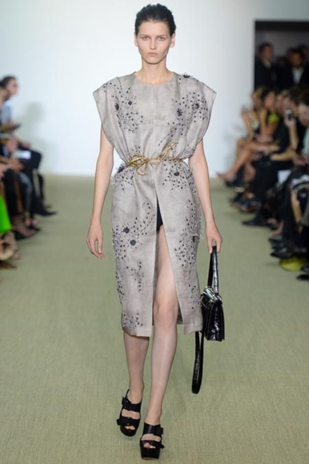 Giambattista Valli: السراويل القصيرة سحر الانوثة