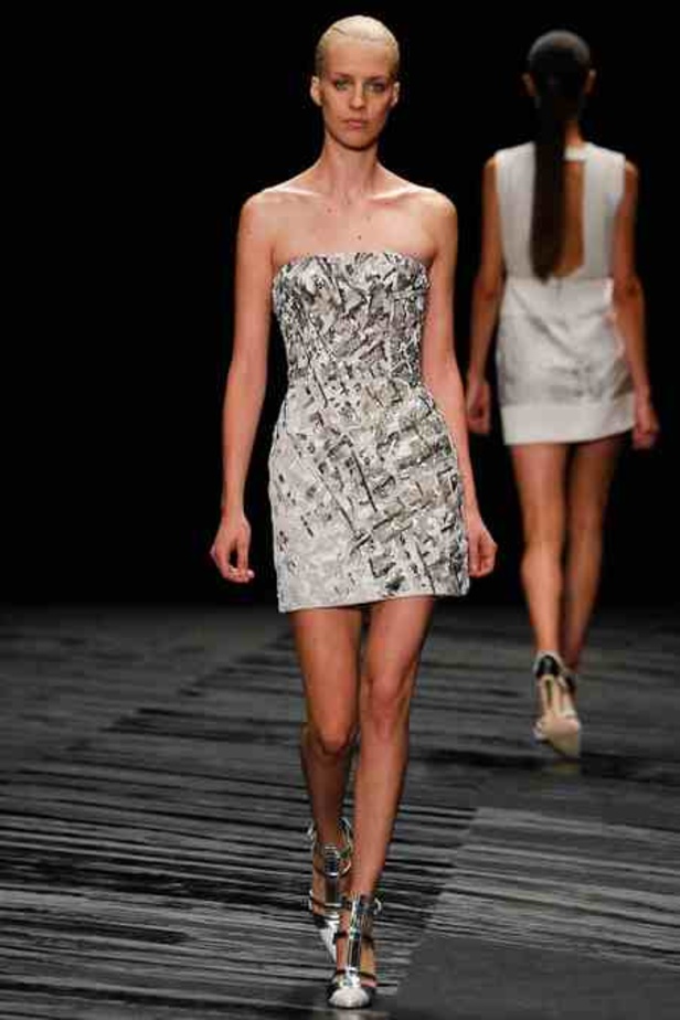 الفصول الأربعة تجتمع تحت سحابة J. MENDEL