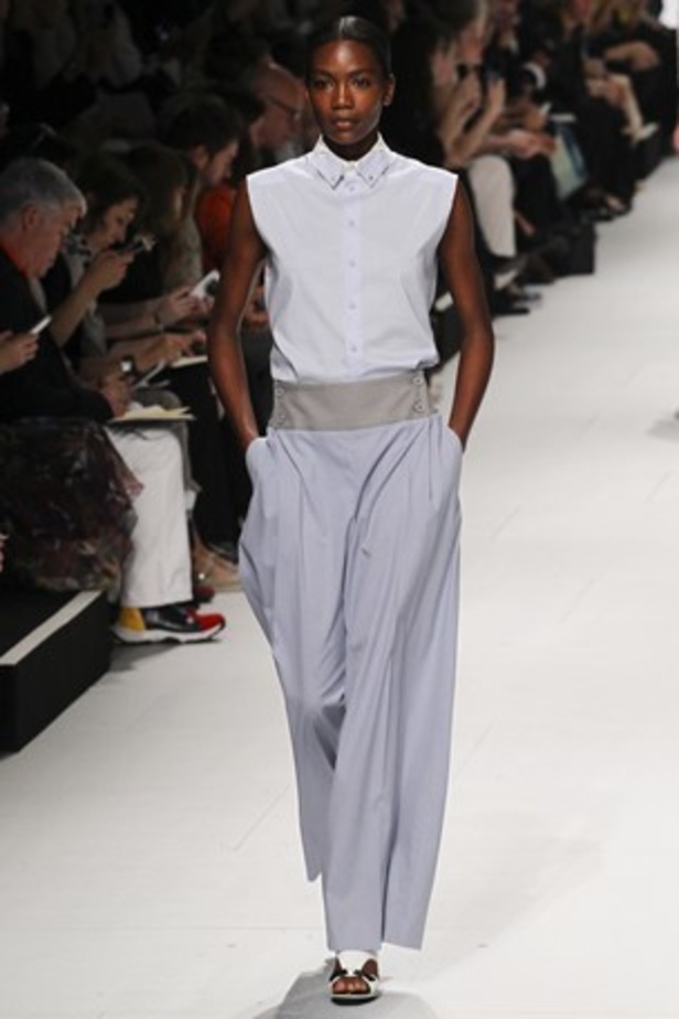 لمسات عصرية ومضلّعة في عرض  ISSEY MIYAKE