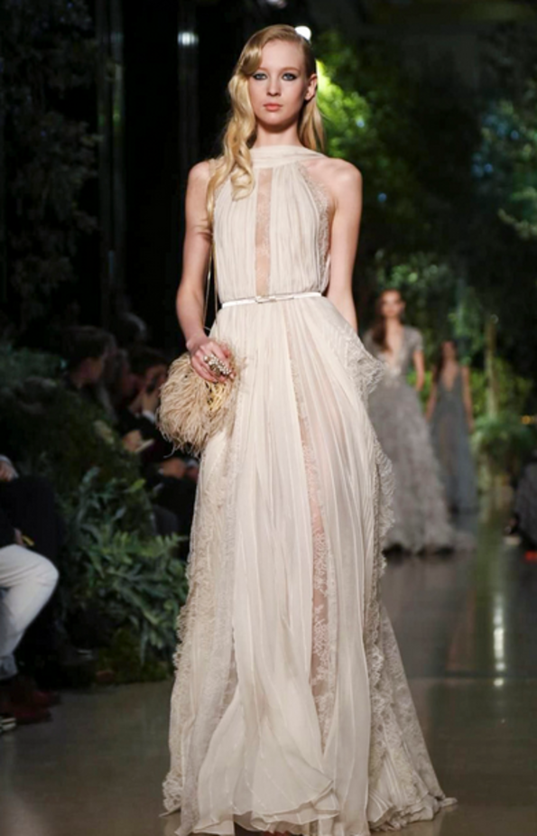 Elie Saab يمنح سندريلا سحر شهرزاد