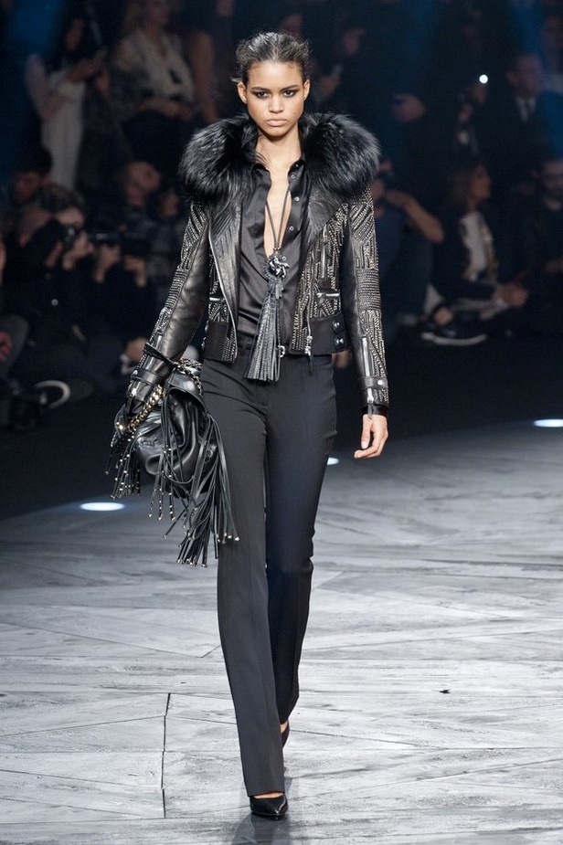 Roberto Cavalli... أناقة بسحر الغابات الاستوائية