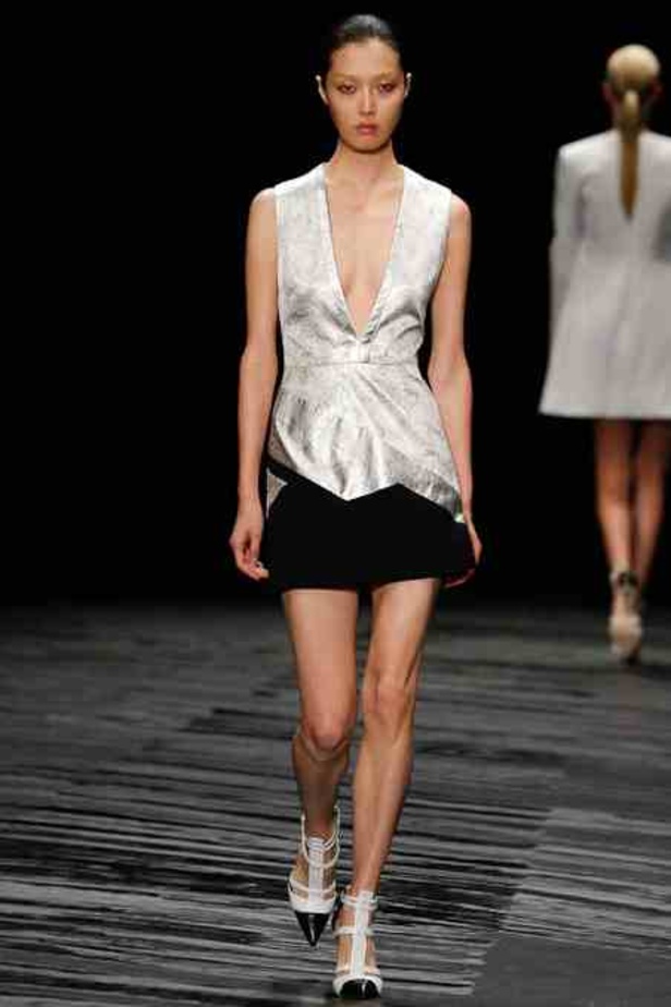 الفصول الأربعة تجتمع تحت سحابة J. MENDEL