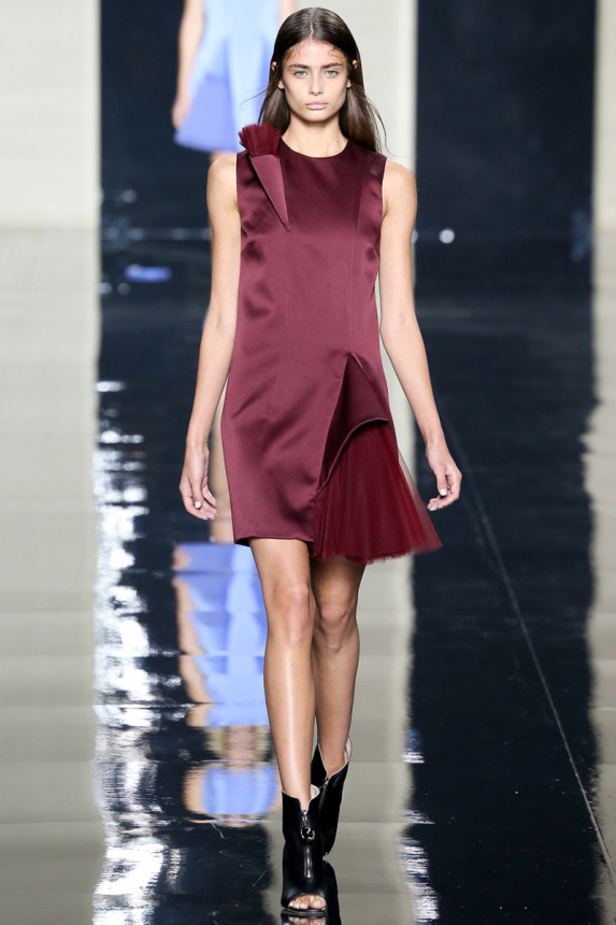 "كريستوفر كان" يبتعد عن الألوان القوية والنيون