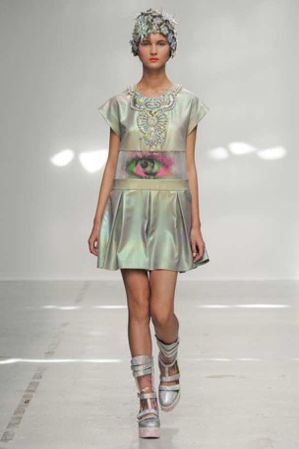 ورود ونقوش ملكية تحاكي مجموعة MANISH ARORA