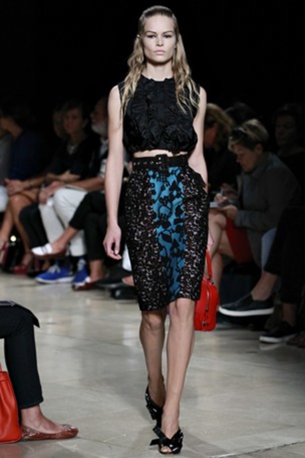 معاطف جلدية وسترات قصيرة في عرض  Miu Miu