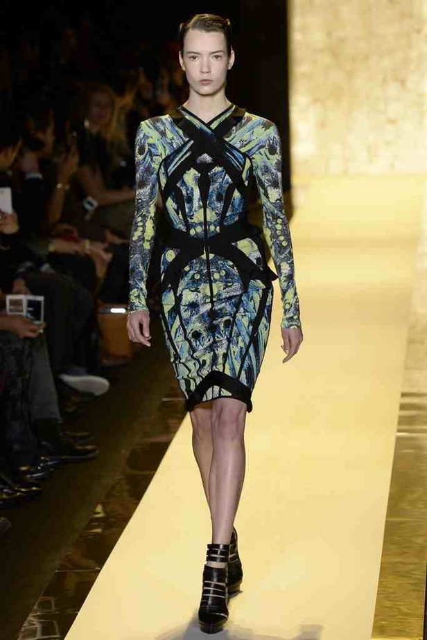 مغامرة مأمونة العواقب مع خريف Herve Leger 