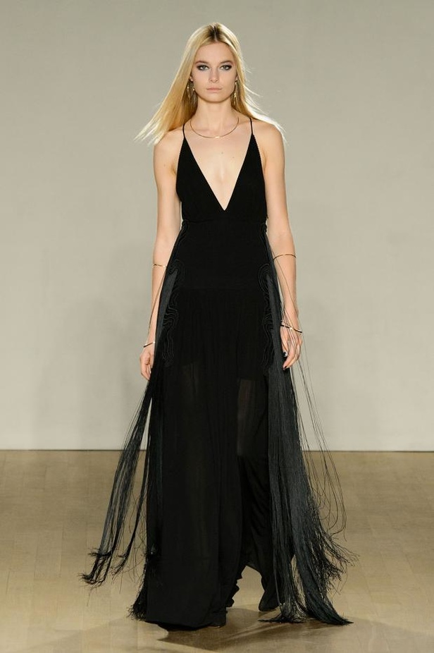 مجموعة Issa تتناغم بين الشراريب والأشكال الهندسية