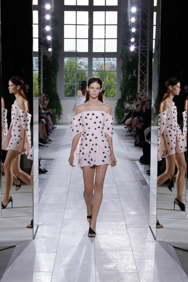 Balenciaga: البصمة فاتنة وهادئة