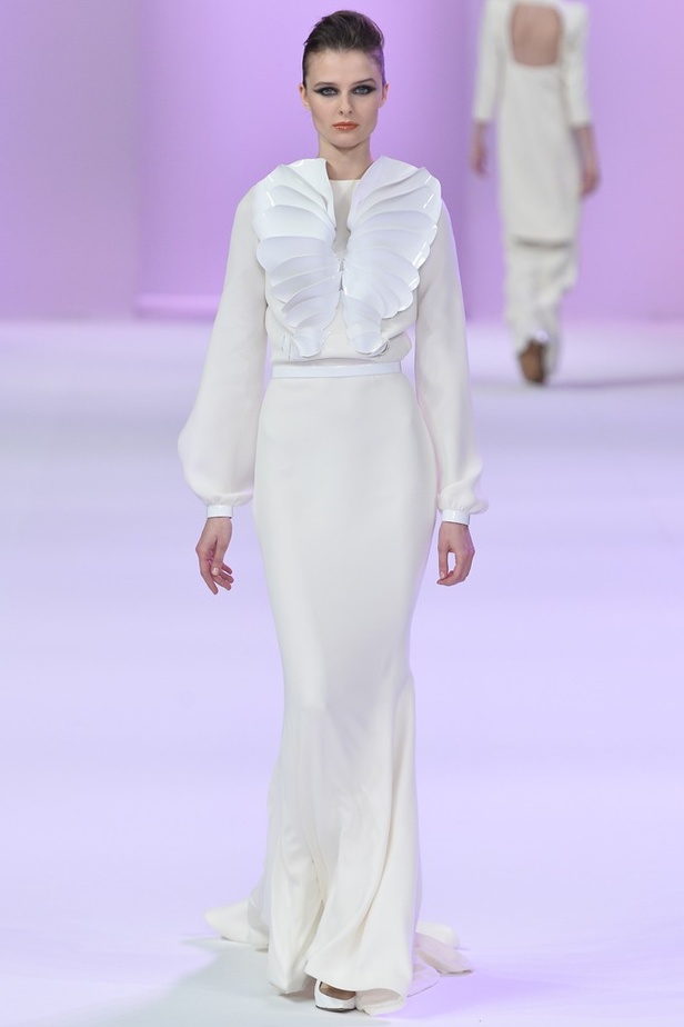 Stéphane Rolland أناقة الاصفر ورقيّ الابيض