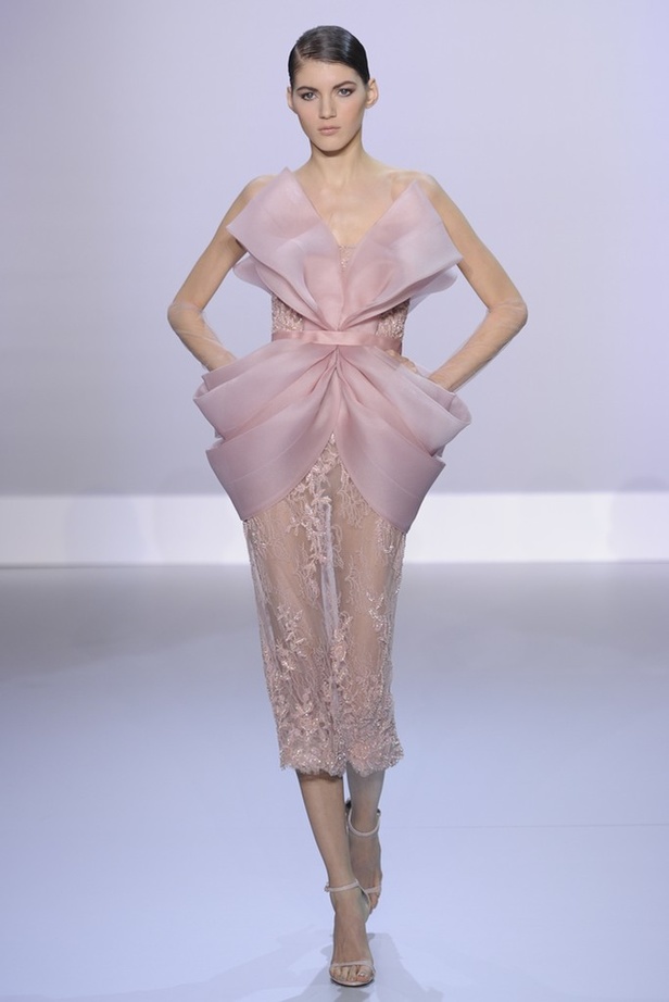 Ralph & Russo مجموعة حالمة تعيدنا الى العصر الذهبي