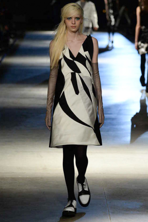 أزياء Giles... تفاصيل صغيرة تصنع الدهشة