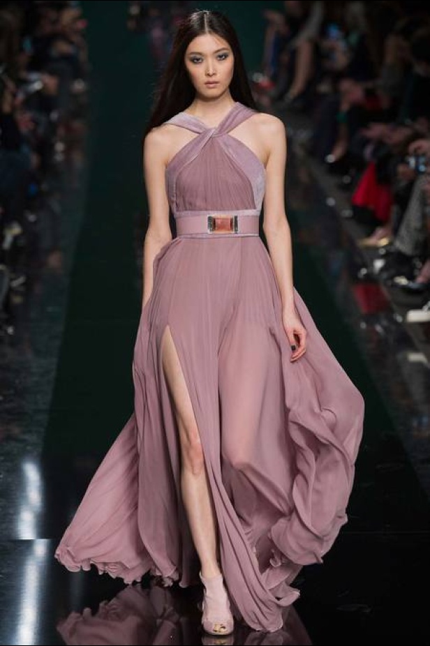 Elie Saab... الوصفة السحرية لأناقة السهرات