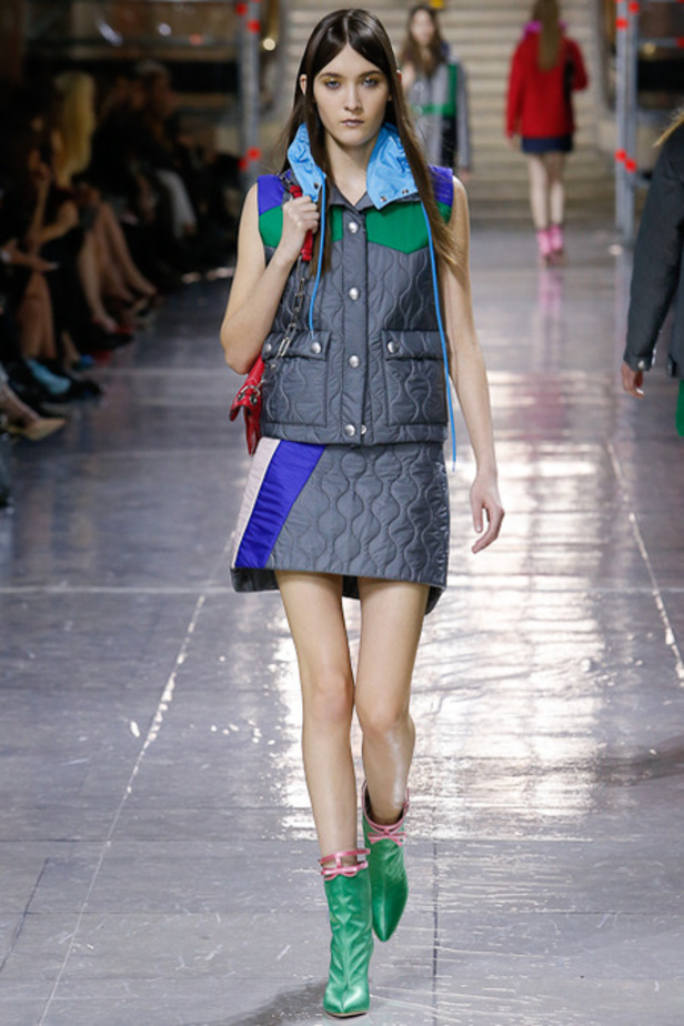 خريف Miu Miu... جمال بألوان السماء السبعة