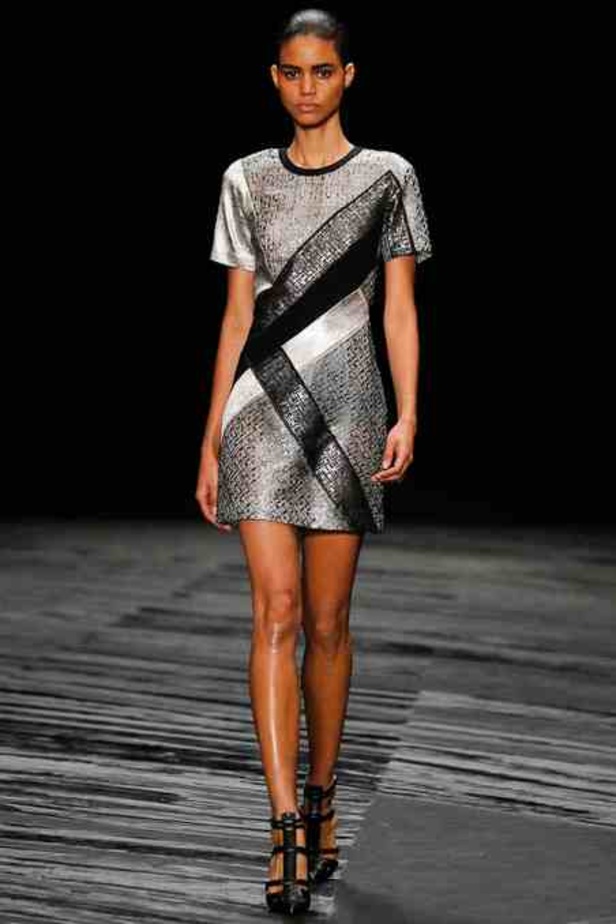 الفصول الأربعة تجتمع تحت سحابة J. MENDEL