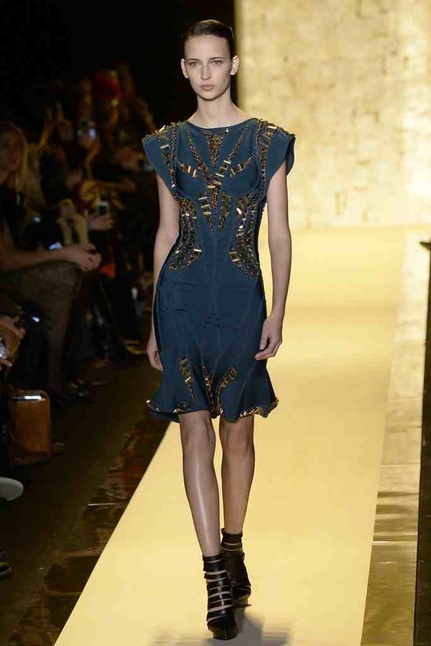 مغامرة مأمونة العواقب مع خريف Herve Leger 