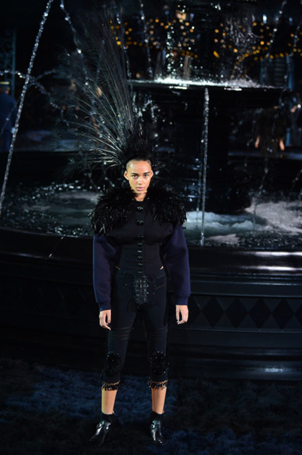 Louis Vuitton تودّع مارك جايكوبز في عرض استثنائي