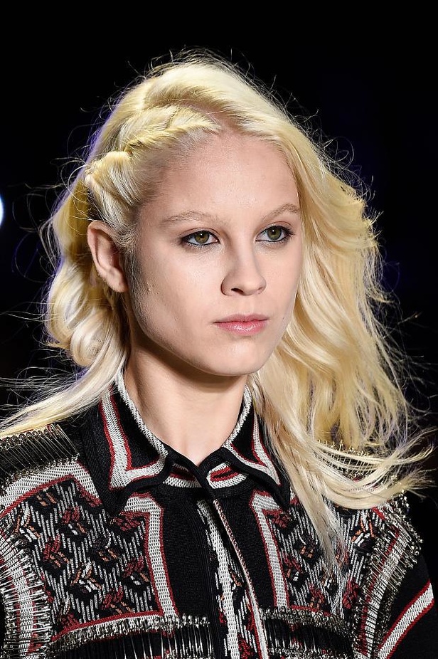 دار Hervé Léger تنتقل الى عالم الـPunk في مجموعة خريف 2016