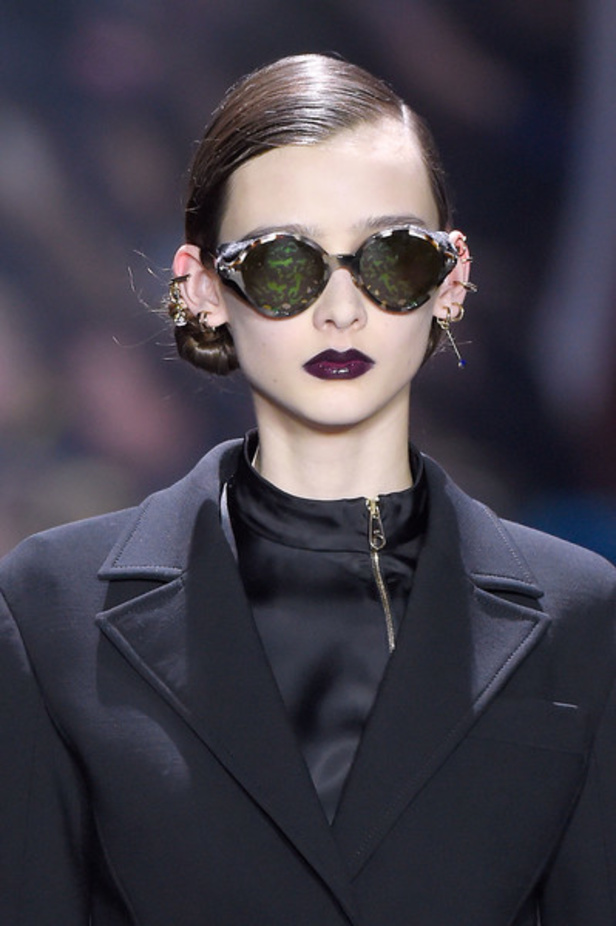 الأقمشة المطبّعة تبرز هوية ديور للأزياء الراقية 