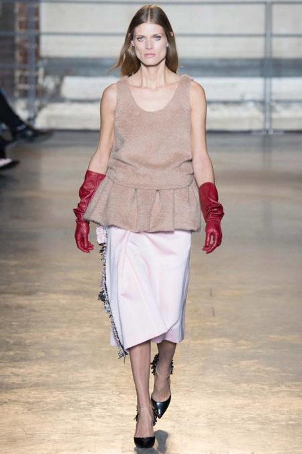 Rochas... أناقة مثيرة ينقصها الجمال